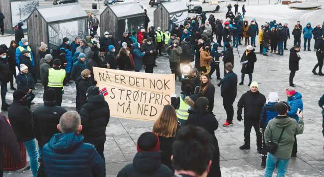 Bilde Demonstrerte for høyere priser